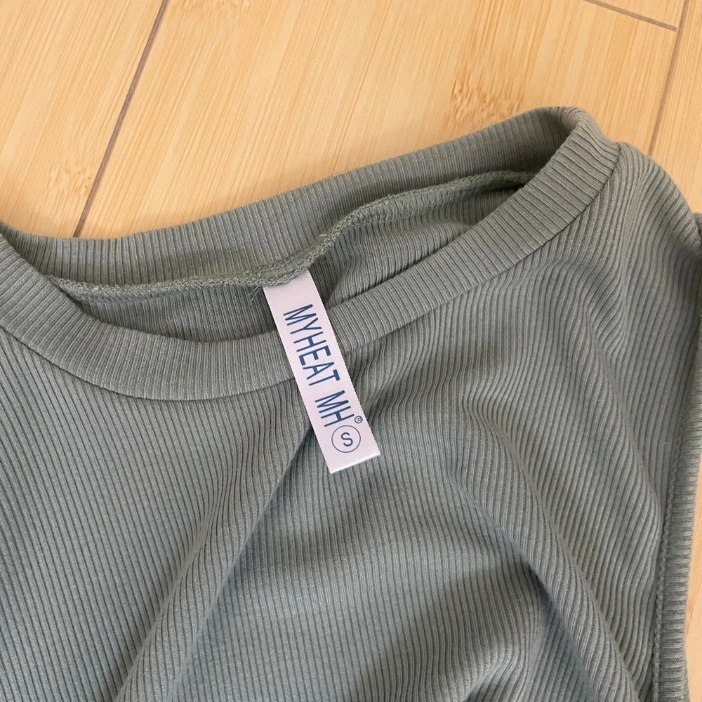 green mini dress - Picture 4 of 4